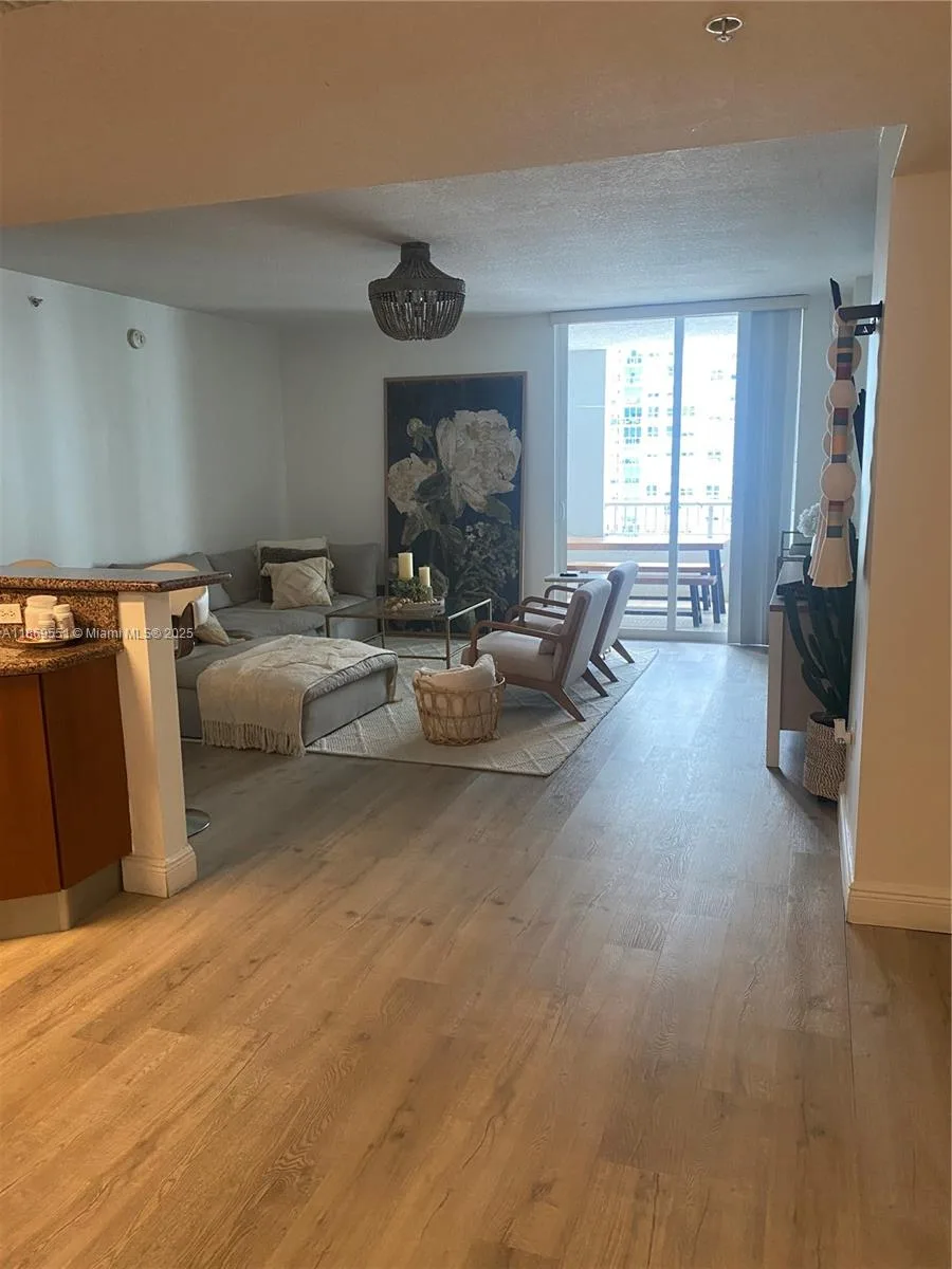 170 SE 14th St # 1908, Miami, FL 33131 photo 2