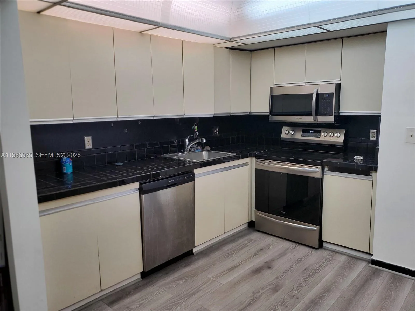 2500 Parkview Dr # 2012, Hallandale Beach, FL 33009 photo 5