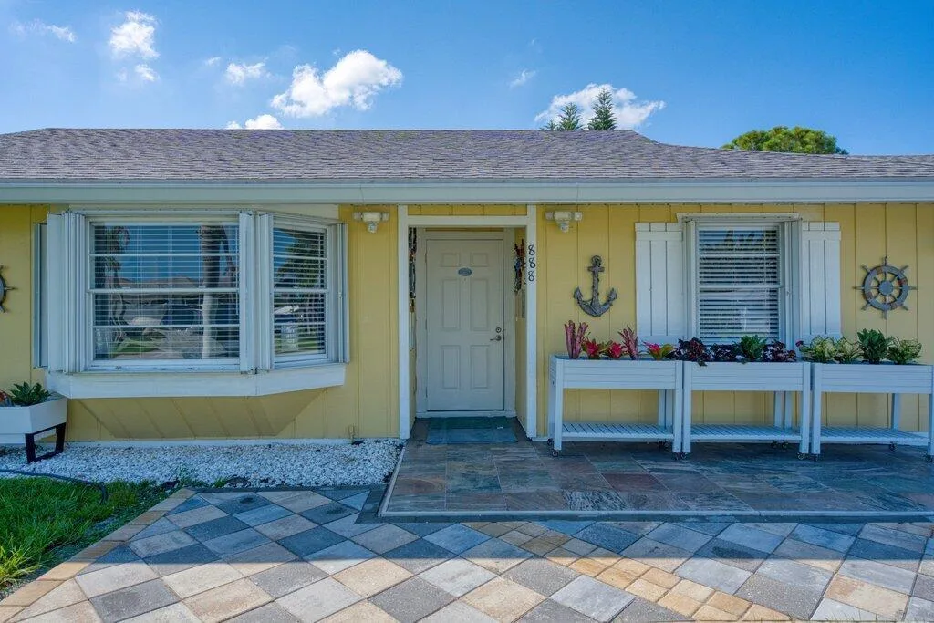 888 NE Maranta Terrado, Jensen Beach, FL 34957 photo 3