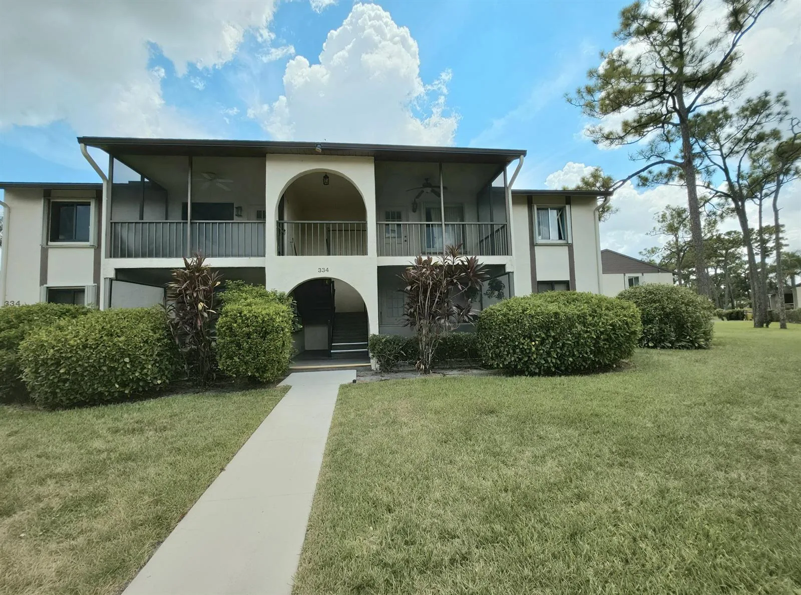 334 Knotty Pine Circle # D-2, FL 33463