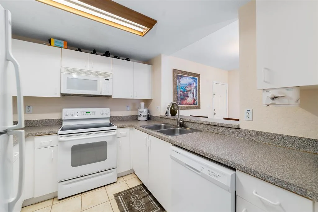 2901 RIVERSIDE Drive # 201, Coral Springs, FL 33065