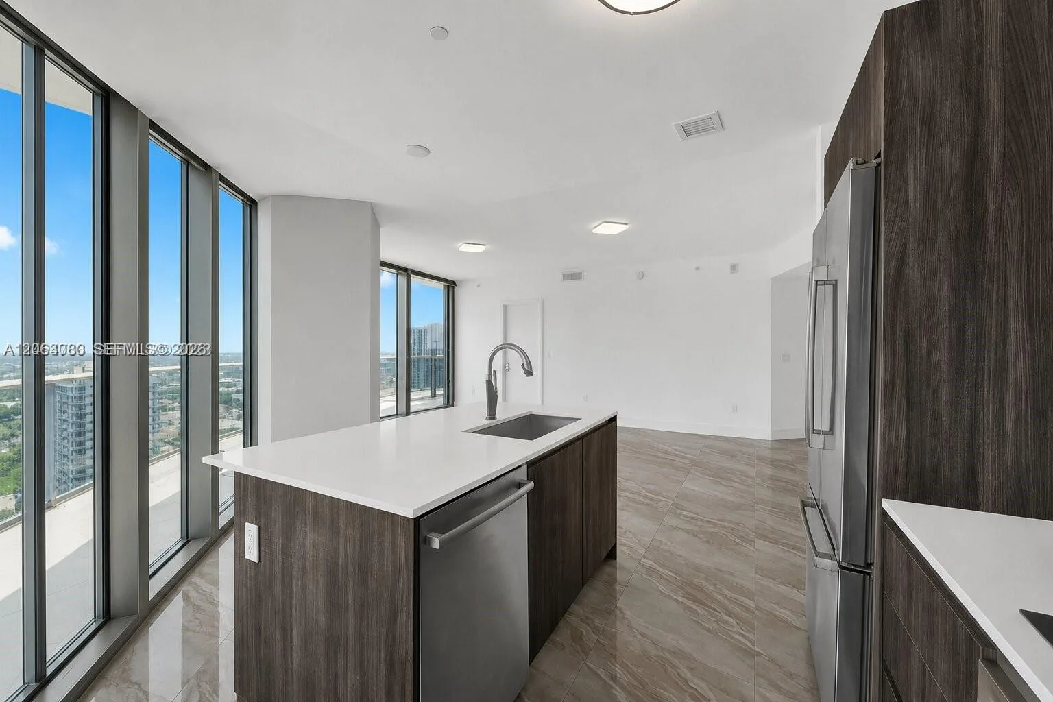 488 NE 18th St # 3900, Miami, FL 33132 photo 3