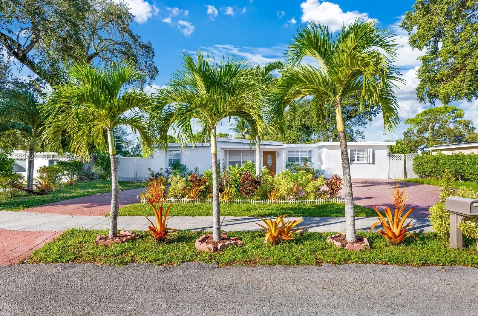 38 Miami Gardens Rd, West Park, FL 33023 photo 3