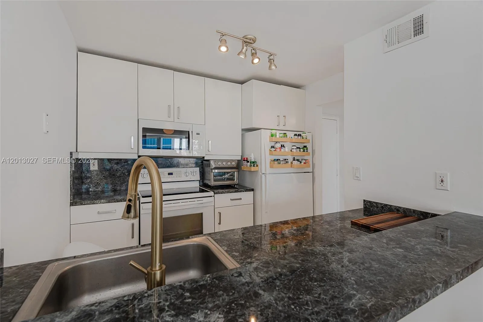 600 NE 36th St # 706, Miami, FL 33137 photo 10