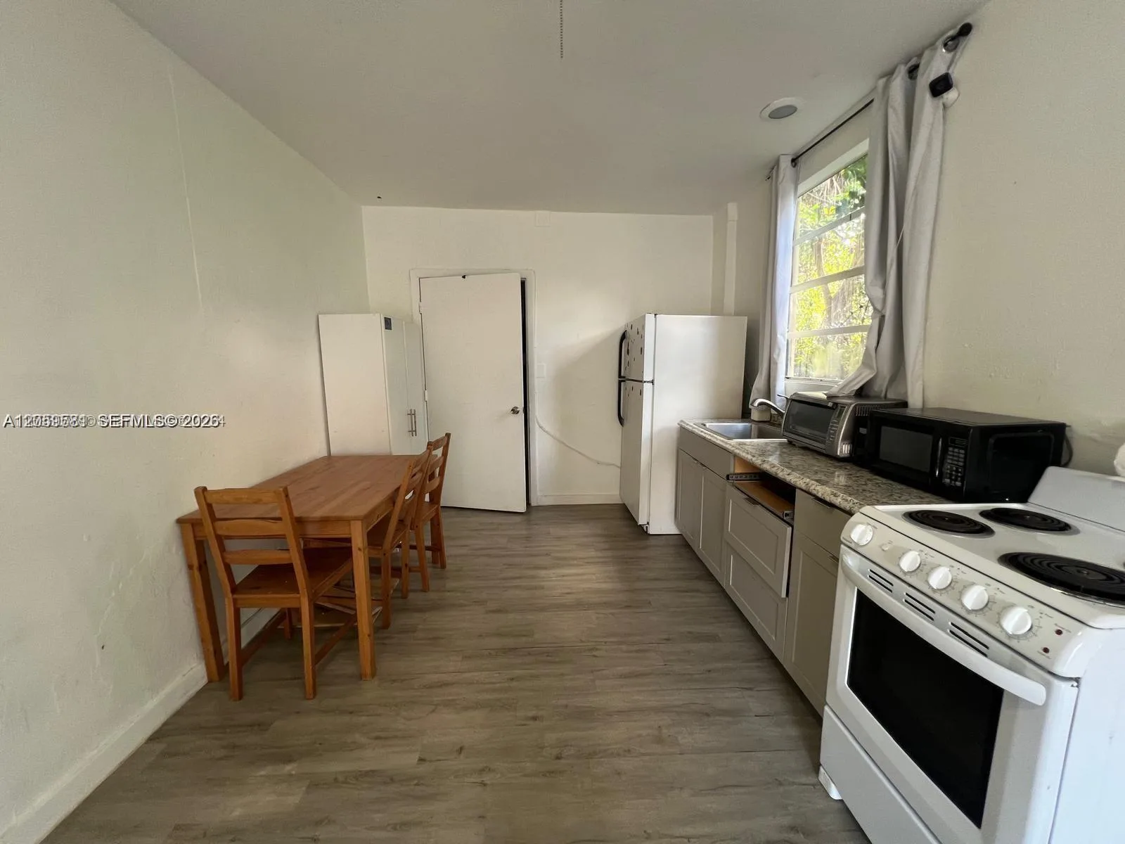 2126 Arthur St, Hollywood, FL 33020 photo 8