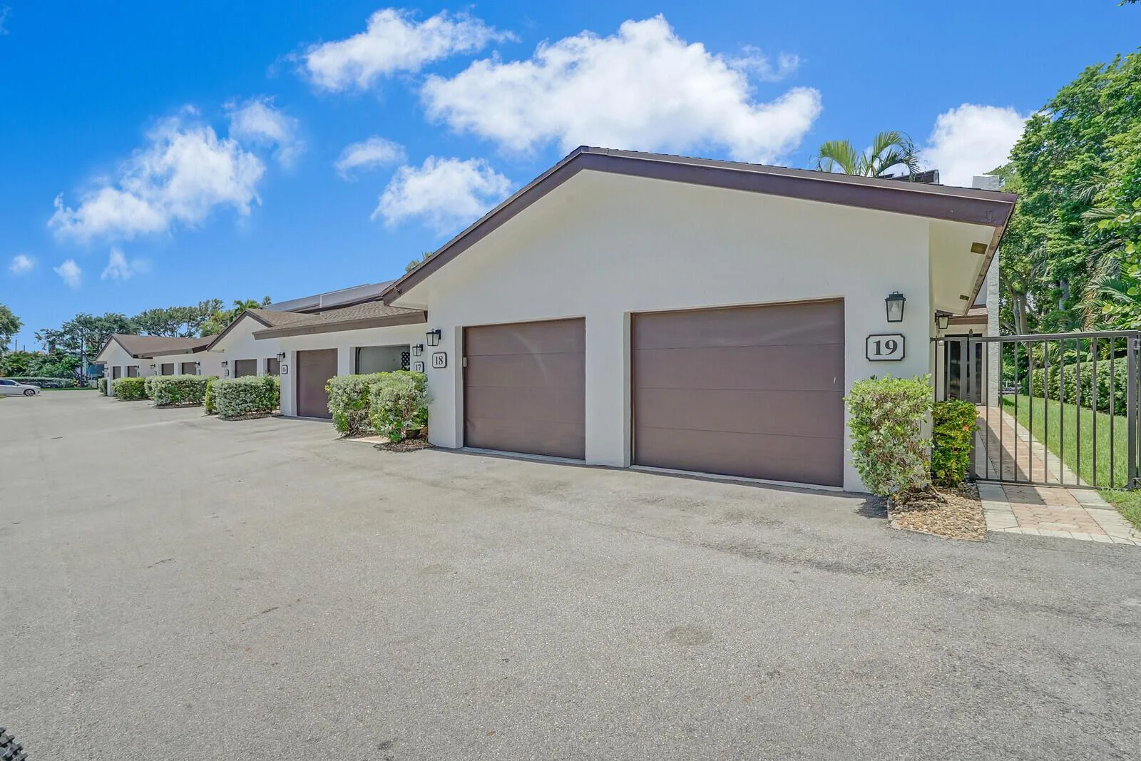 1301 N RIVERSIDE Drive # 19, Pompano Beach, FL 33062