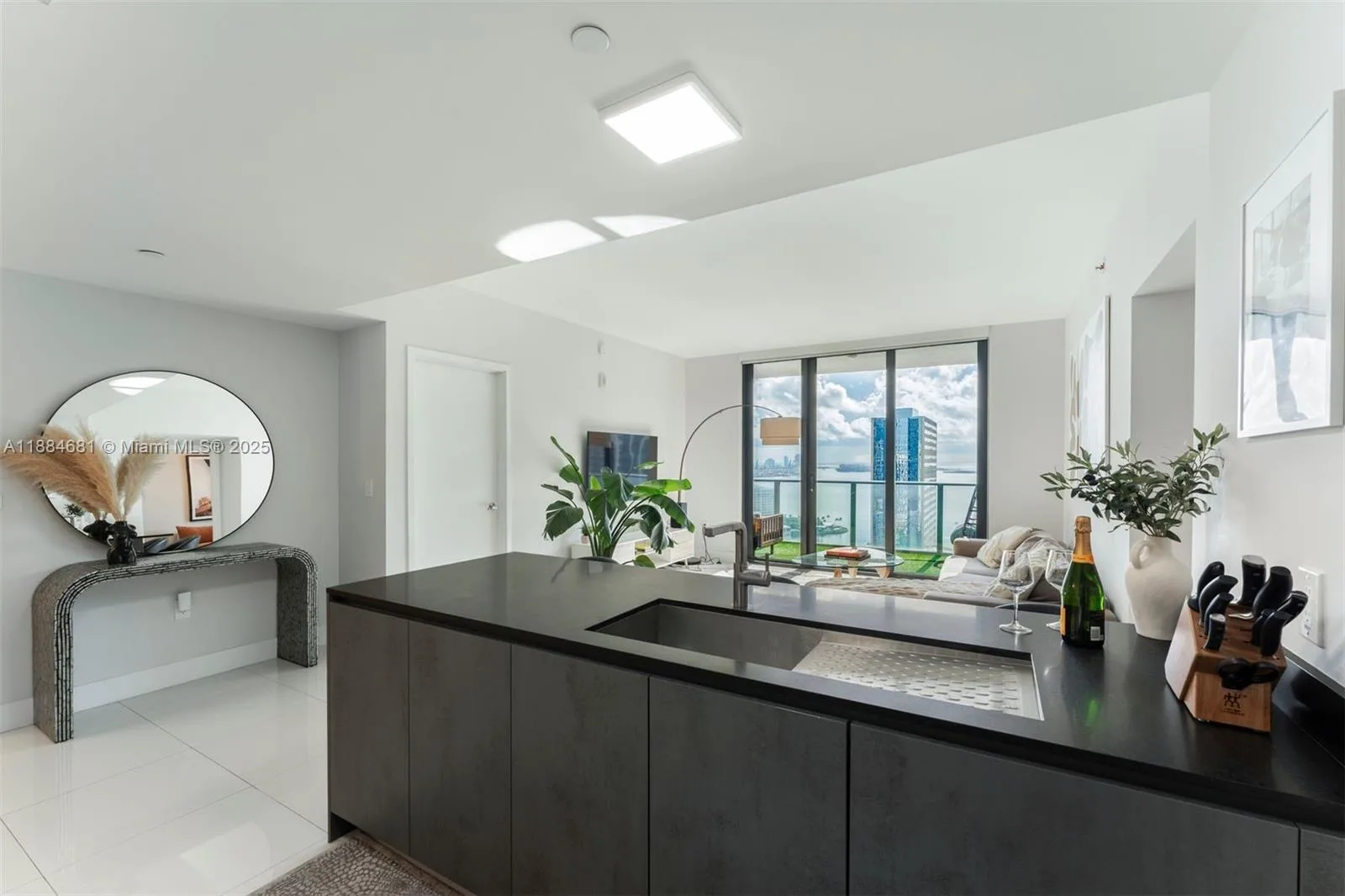 1010 Brickell Ave # 3004, Miami, FL 33131 photo 4