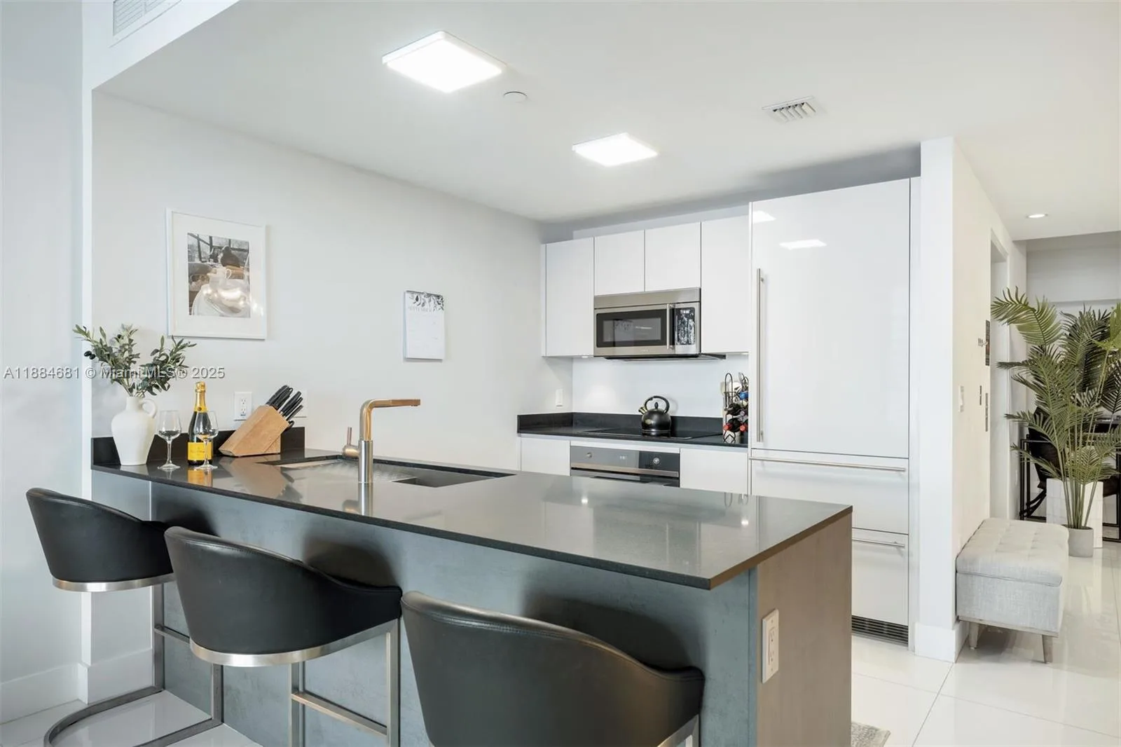 1010 Brickell Ave # 3004, Miami, FL 33131 photo 5