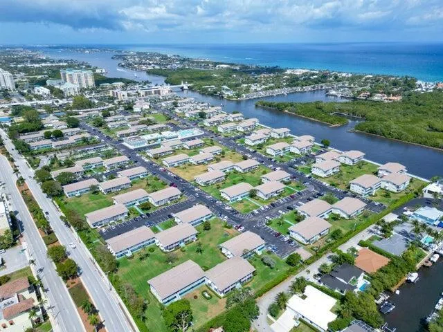 680 W Horizons # 212, Boynton Beach, FL 33435