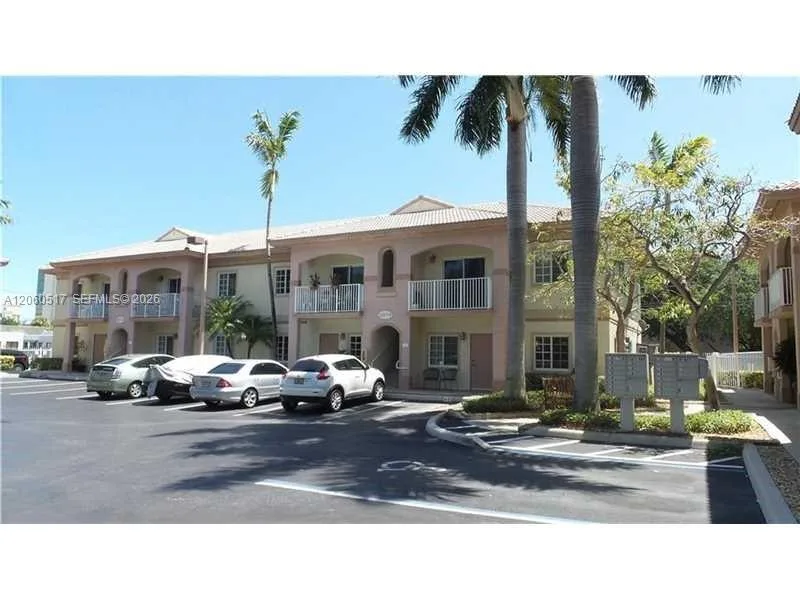 2010 Taylor St # 8B, Hollywood, FL 33020