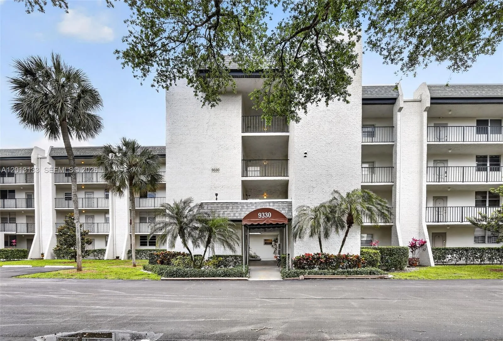 9330 Lagoon Pl # 307, Davie, FL 33324