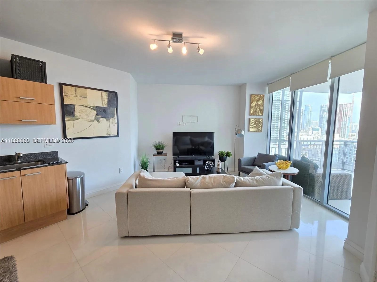 350 S Miami Ave # 2109, Miami, FL 33130 photo 2