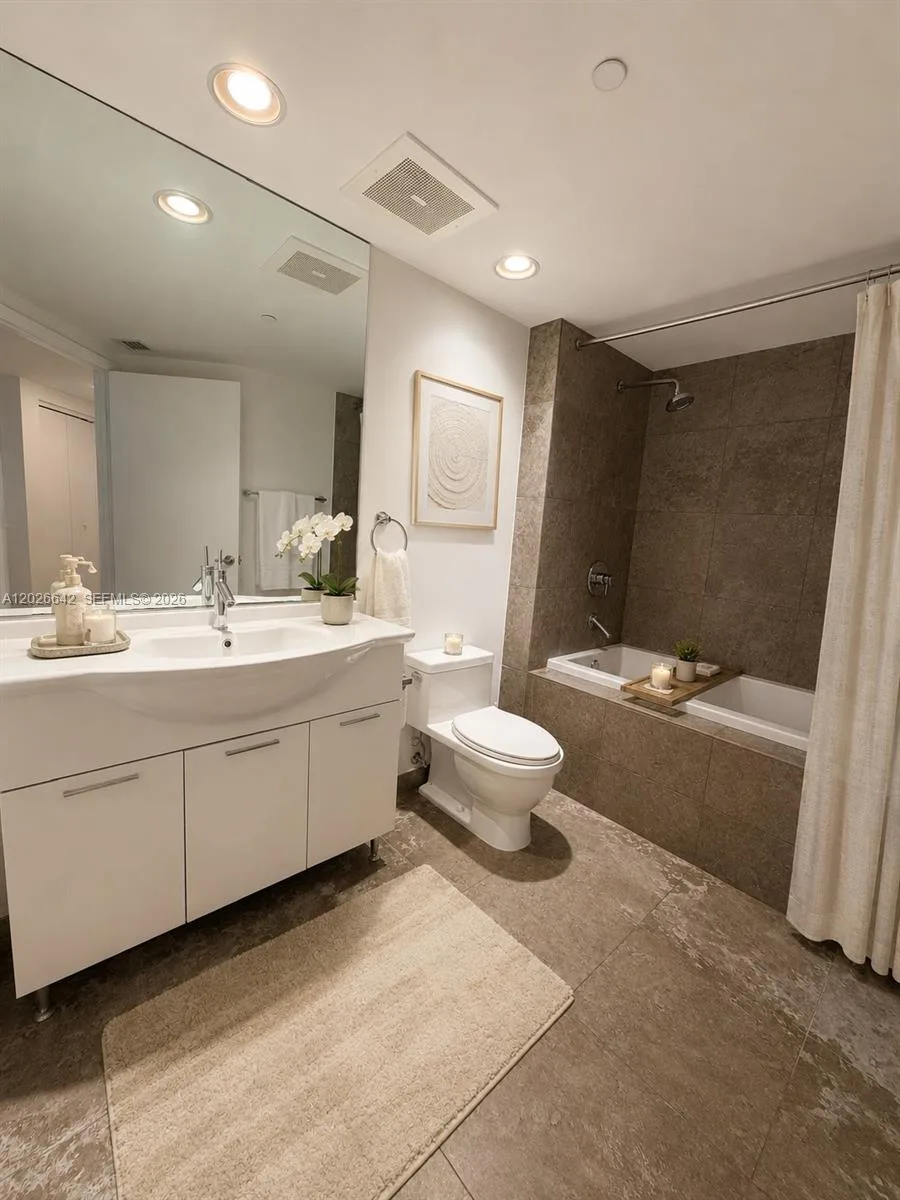 475 Brickell Ave # 3908, Miami, FL 33131 photo 3