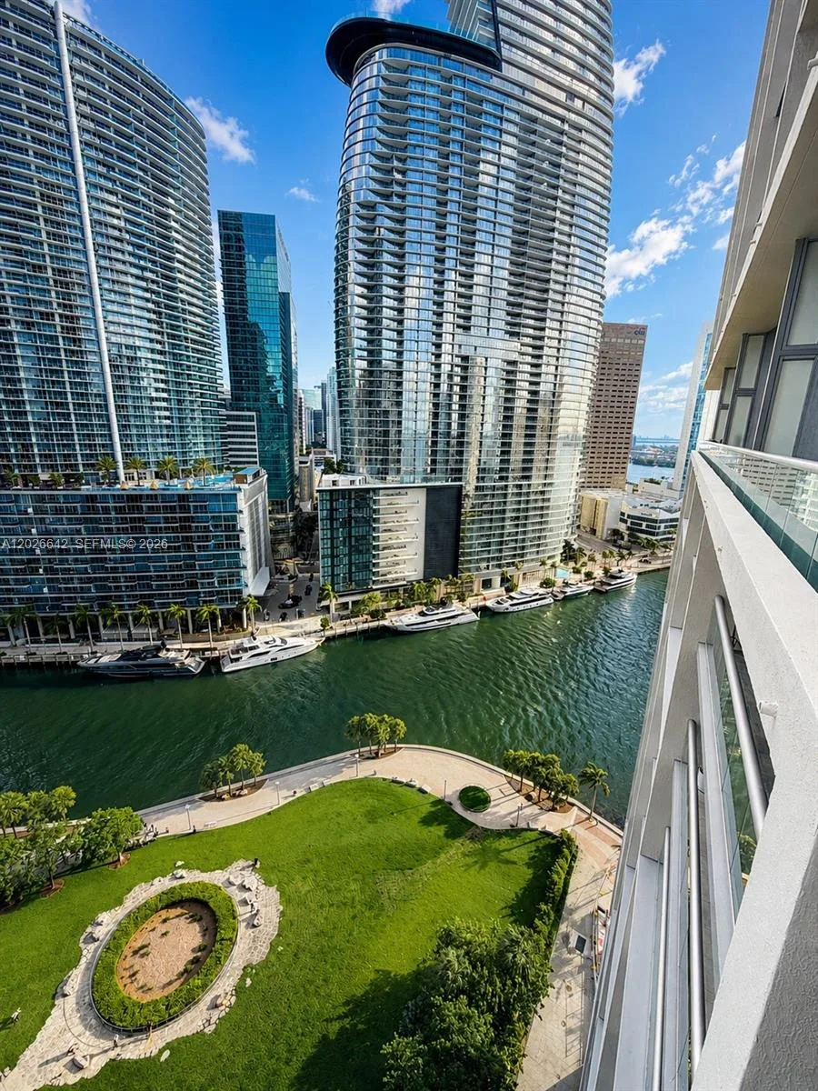 475 Brickell Ave # 3908, Miami, FL 33131 photo 6