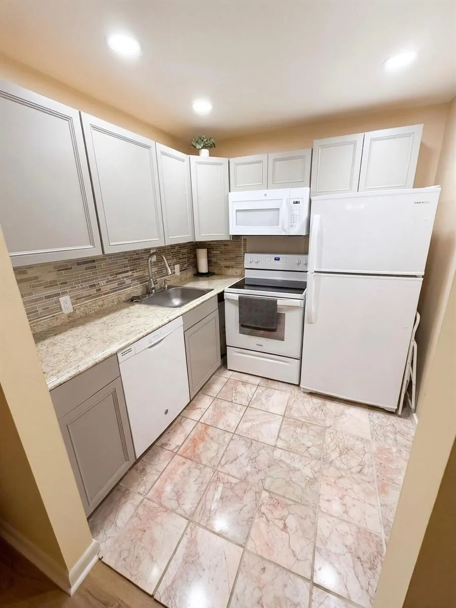 68 Brighton B, Boca Raton, FL 33434 photo 12