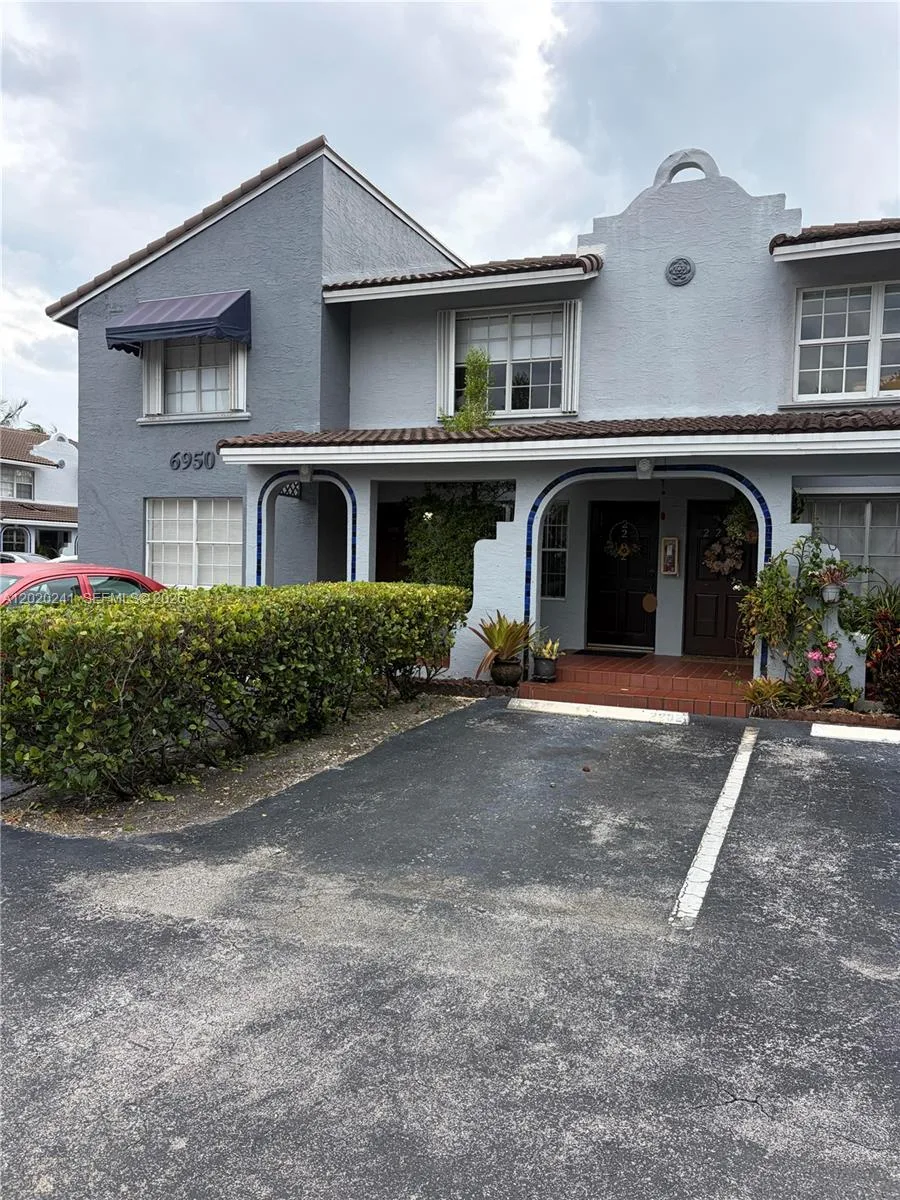 6950 NW 173rd Dr # 2202, Hialeah, FL 33015