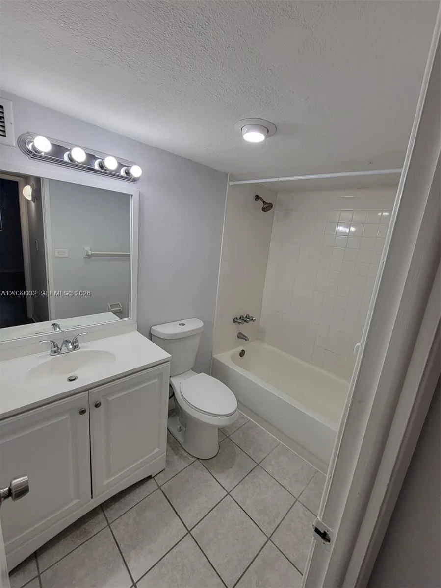 4550 NW 9th St # 512E, Miami, FL 33126 photo 11