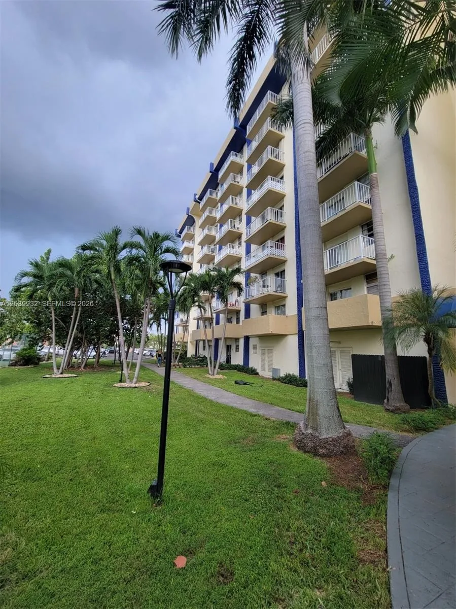 4550 NW 9th St # 512E, Miami, FL 33126 photo 4