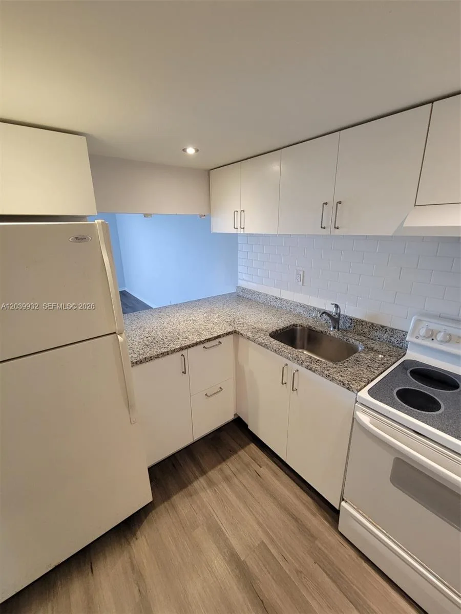 4550 NW 9th St # 512E, Miami, FL 33126 photo 5