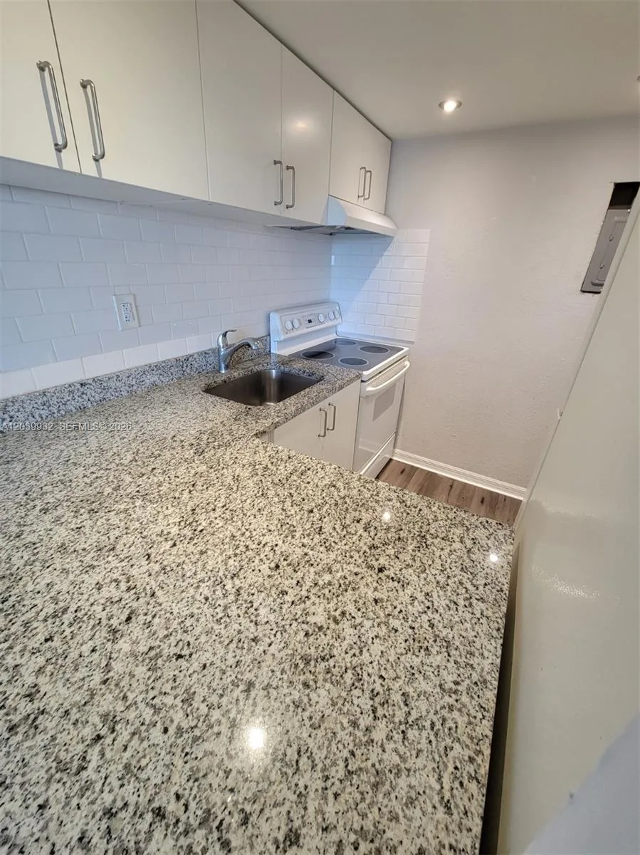 4550 NW 9th St # 512E, Miami, FL 33126 photo 6