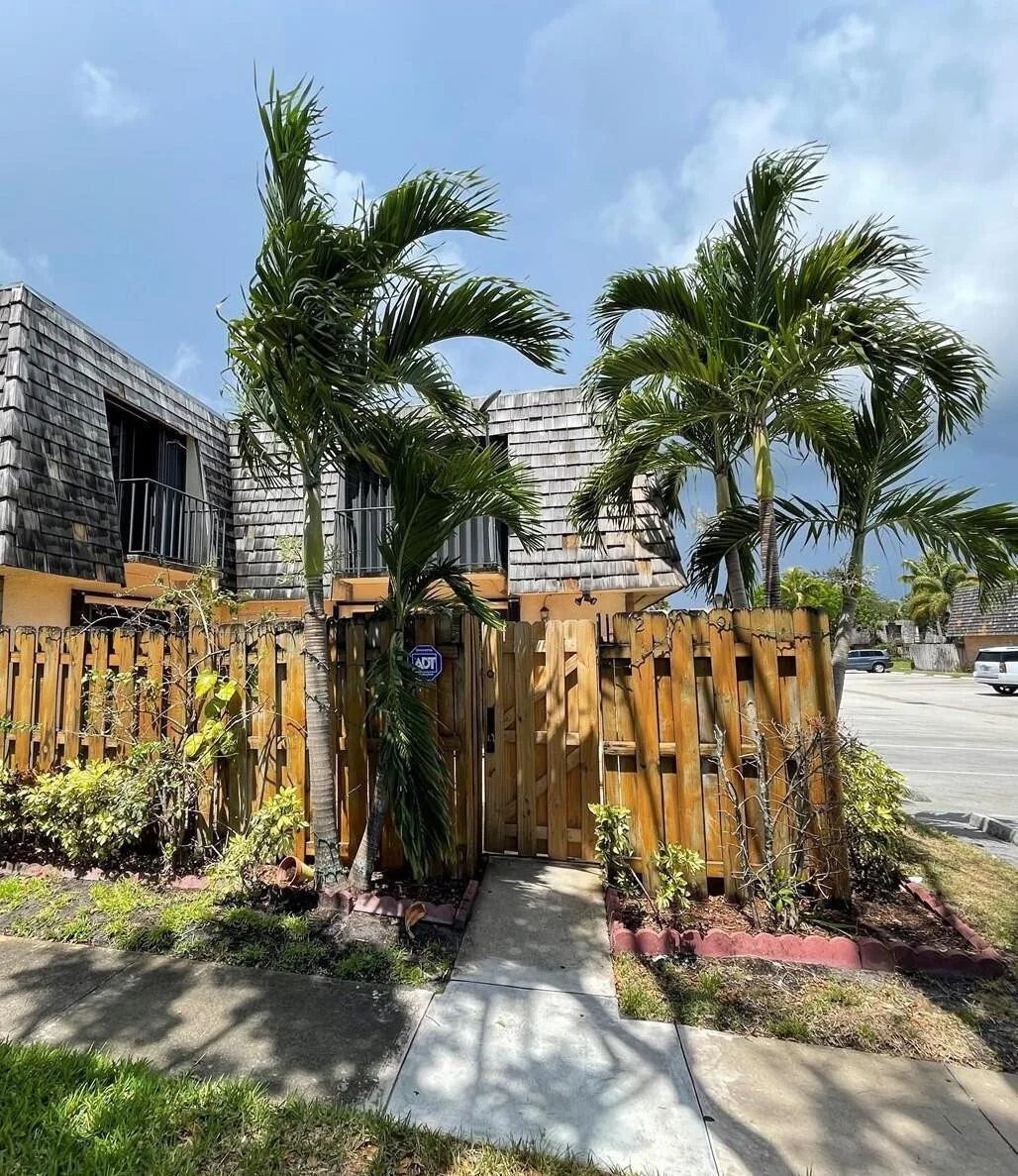 219 LAKE ARBOR Drive # 219, Palm Springs, FL 33461