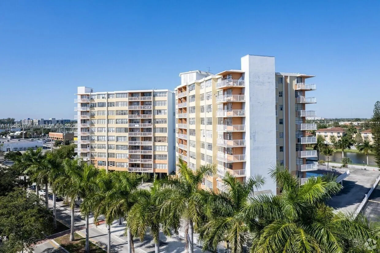2025 NE 164th St # 914, North Miami Beach, FL 33162 photo 2