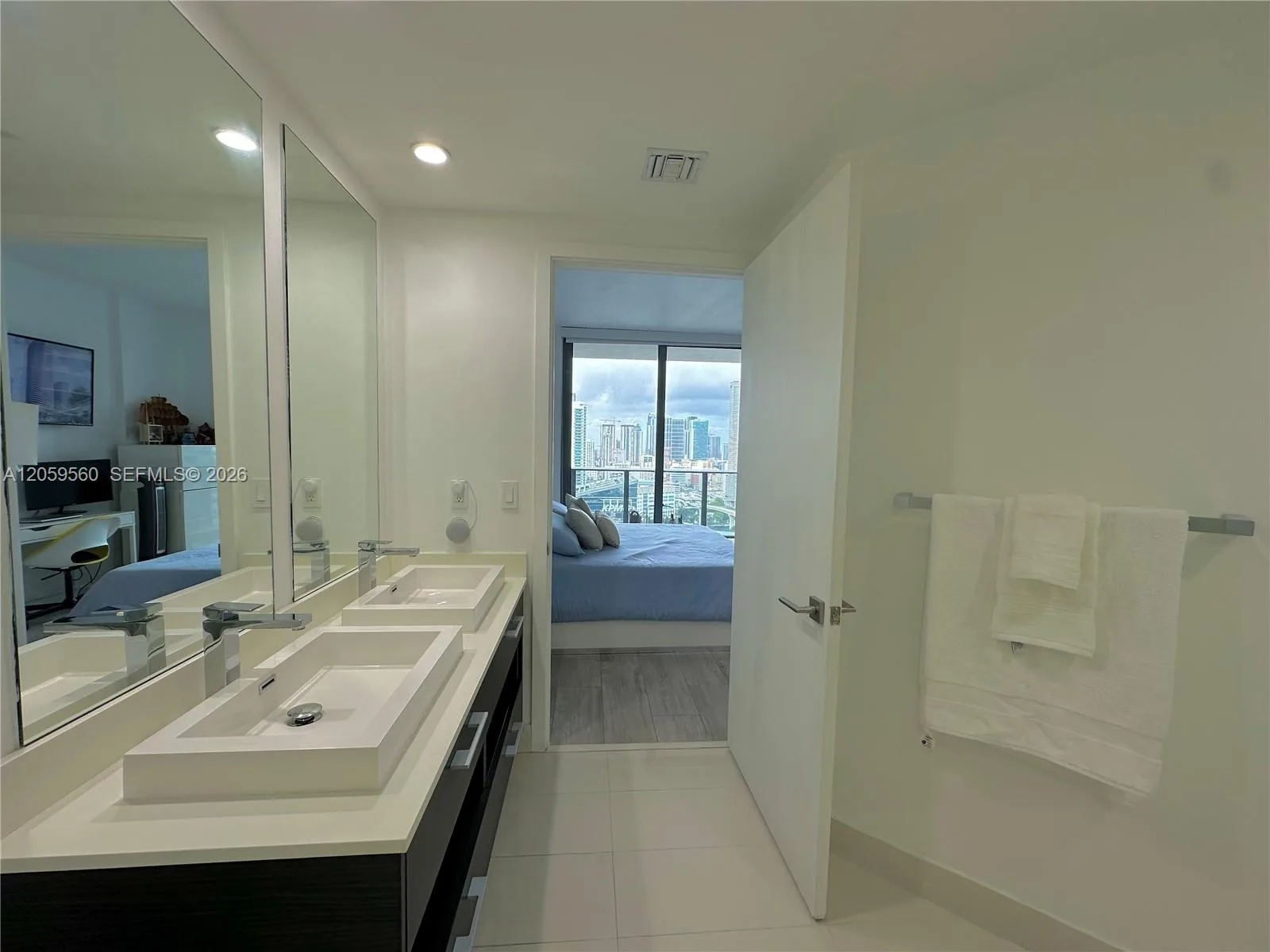 45 SW 9th St # 2501, Miami, FL 33130 photo 10