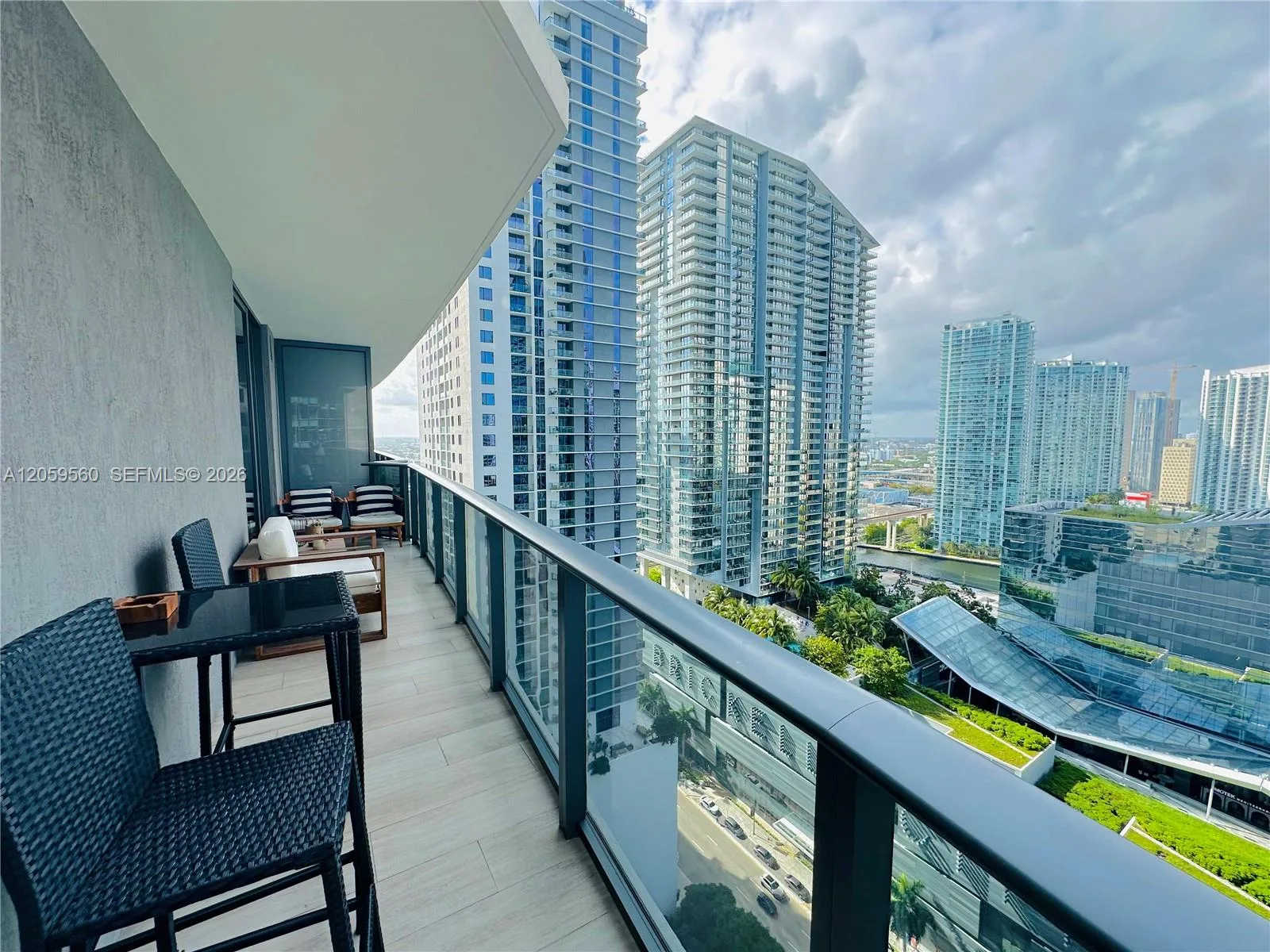 45 SW 9th St # 2501, Miami, FL 33130 photo 2