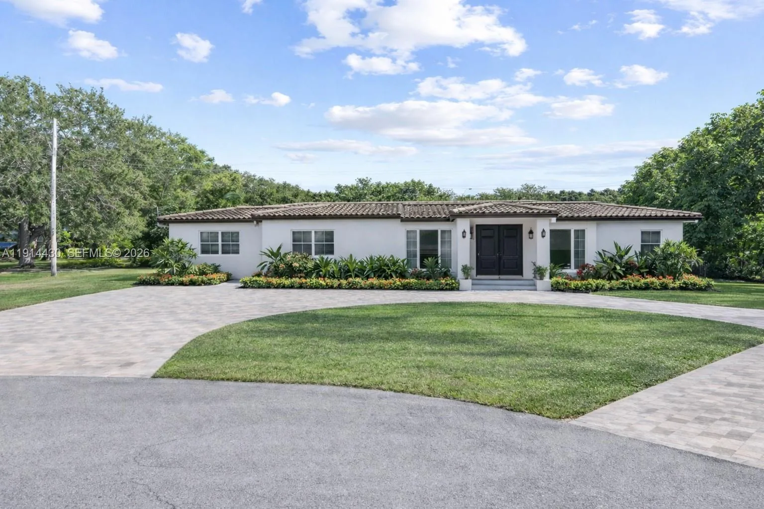 700 NE 118th St, Biscayne Park, FL 33161