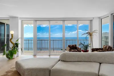 CASA DEL MAR
