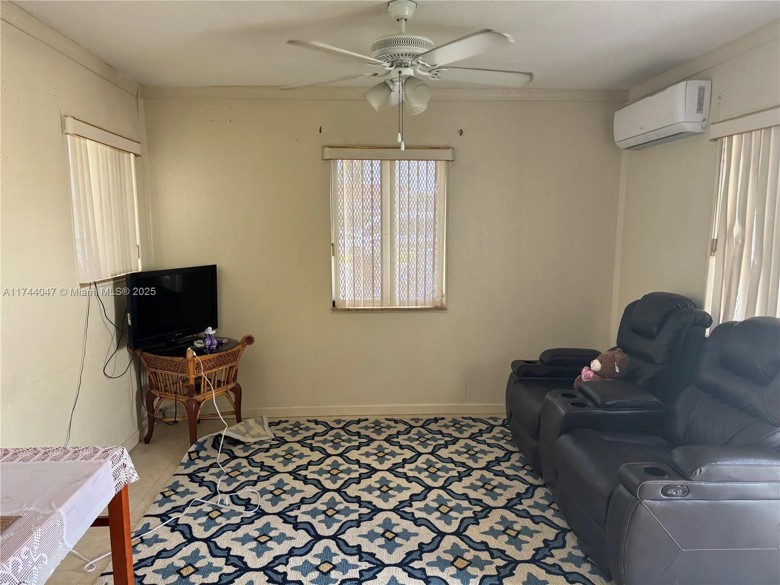 655 NE 135th St, North Miami, FL 33161 photo 2