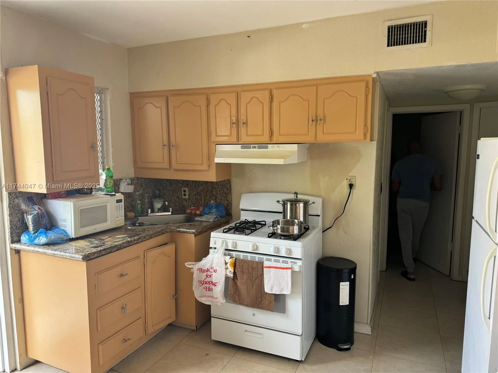 655 NE 135th St, North Miami, FL 33161 photo 3