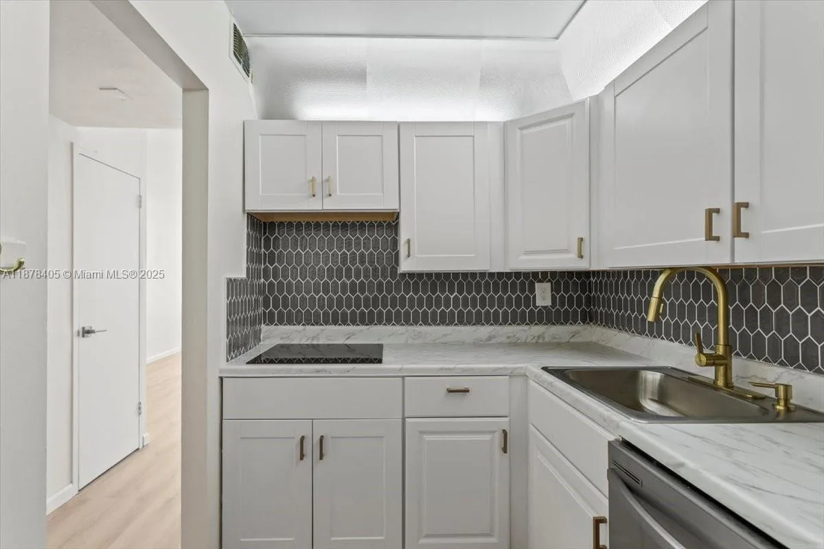 2899 Collins Ave # 1104, Miami Beach, FL 33140 photo 7