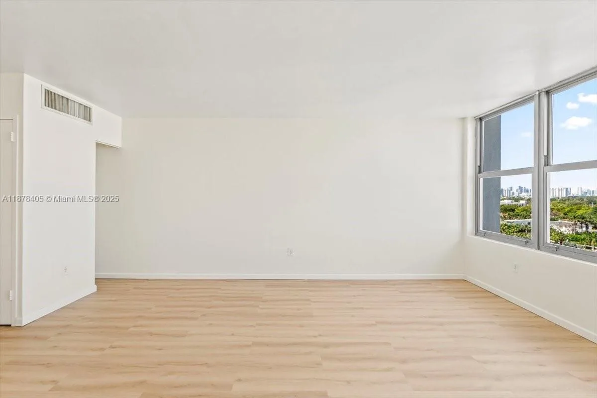 2899 Collins Ave # 1104, Miami Beach, FL 33140 photo 9