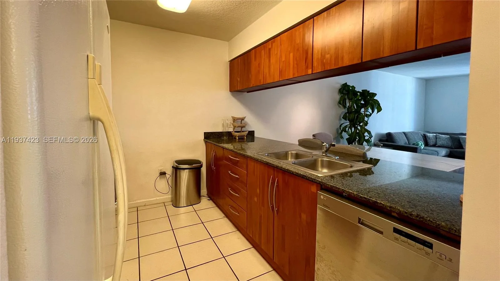 1200 Brickell Bay Dr # 2018, Miami, FL 33131 photo 2