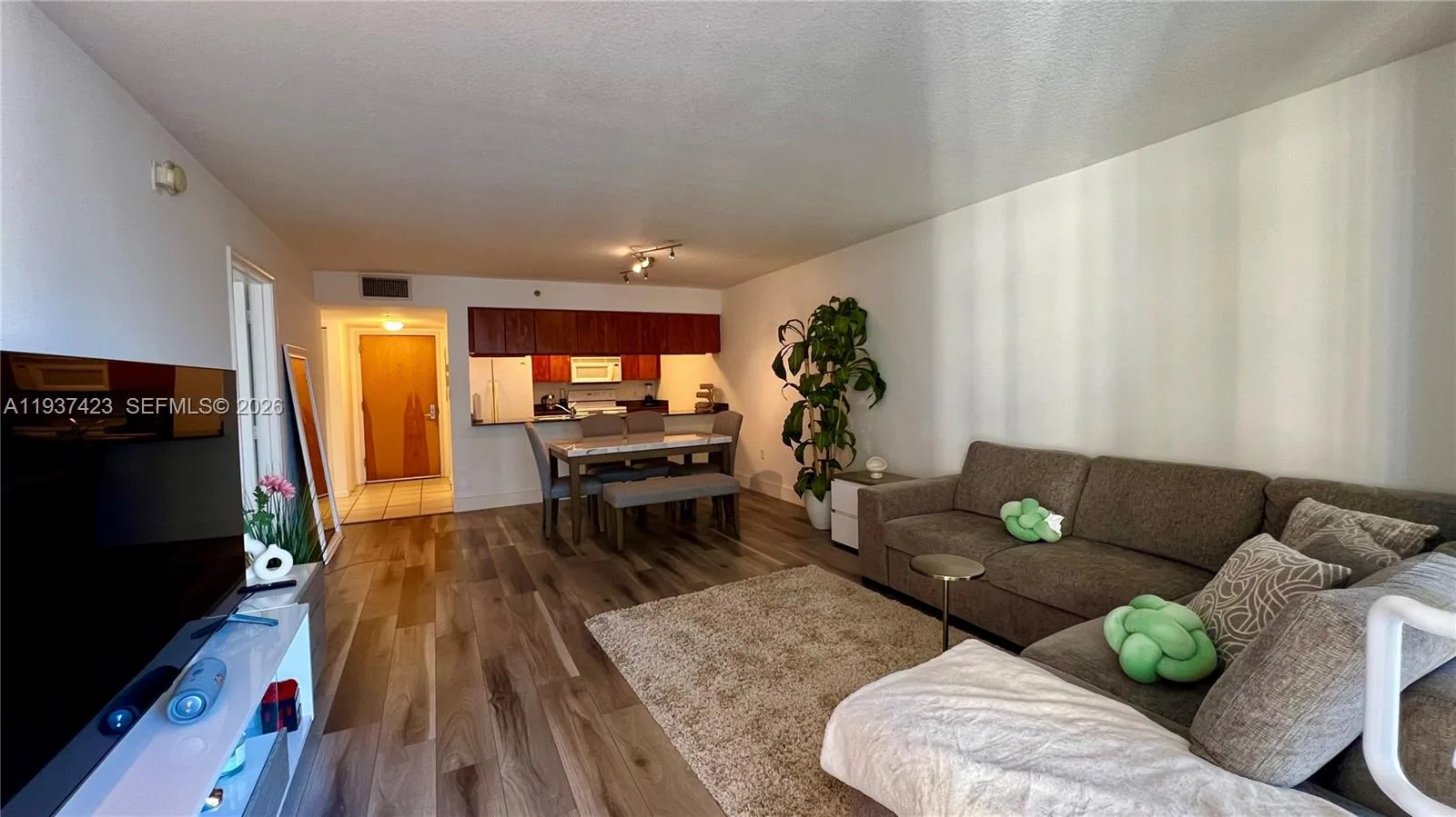 1200 Brickell Bay Dr # 2018, Miami, FL 33131 photo 9