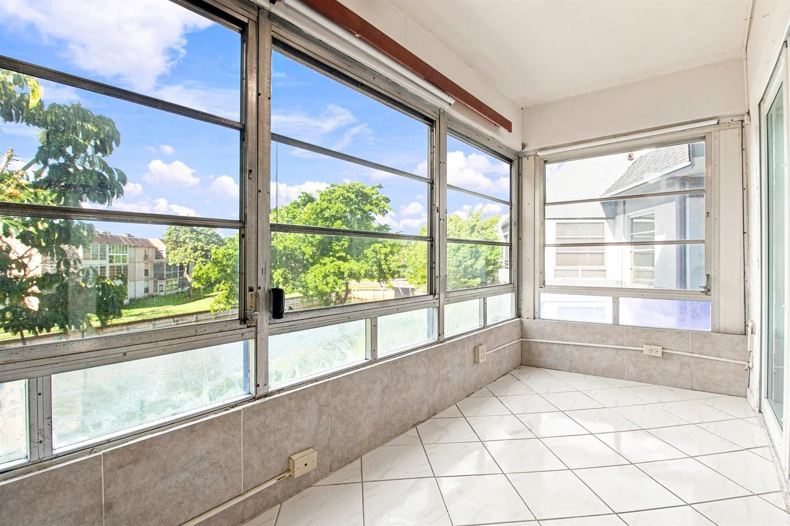 8321 Sands Point Boulevard # D305, Tamarac, FL 33321