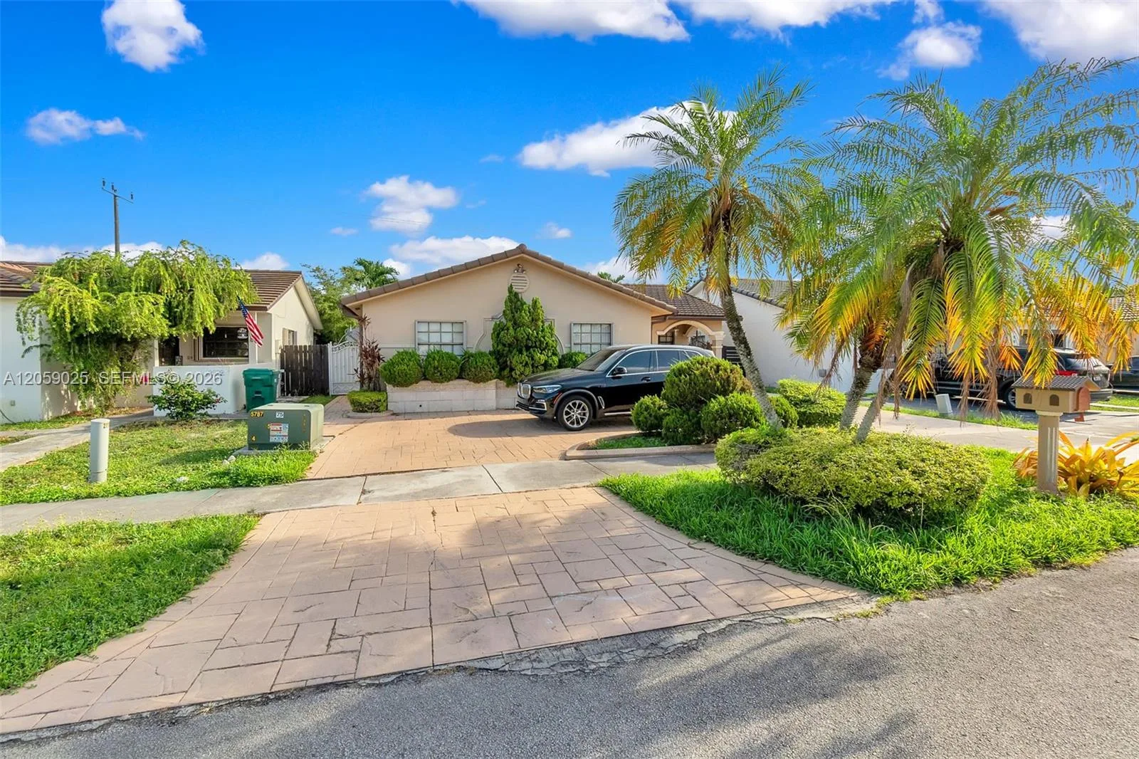 9981 NW 129th Ter, Hialeah Gardens, FL 33018 photo 2