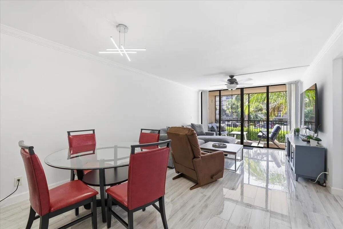 16 Royal Palm Way # 205, Boca Raton, FL 33432