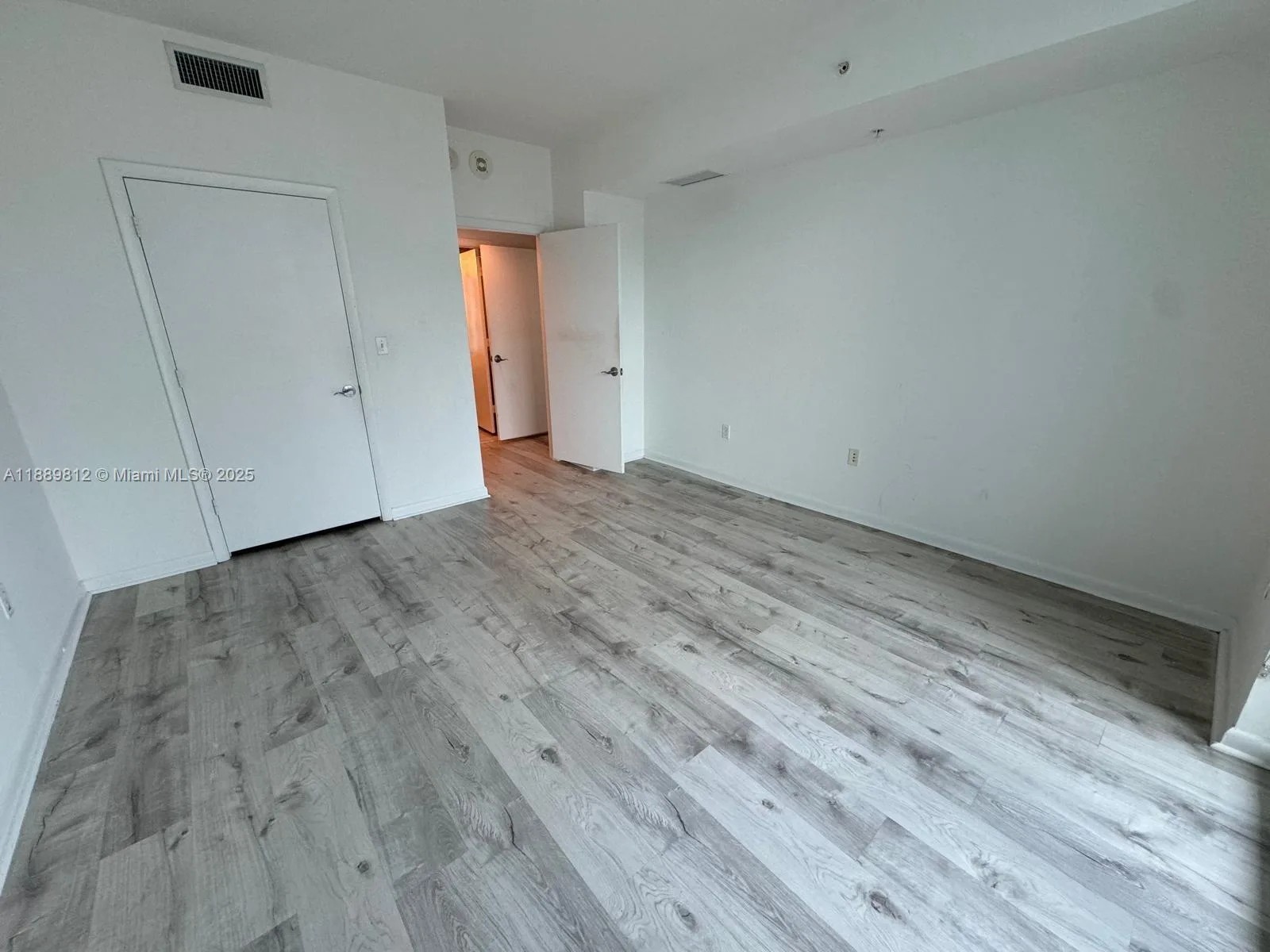 244 Biscayne Blvd # 2105, Miami, FL 33132 photo 12