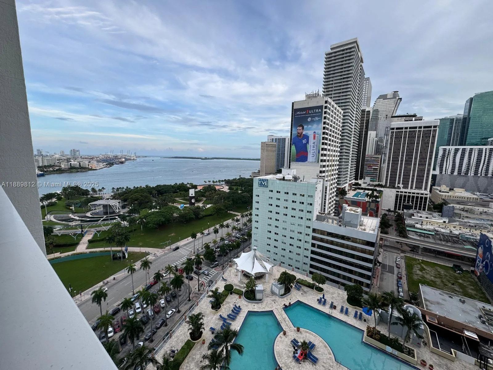 244 Biscayne Blvd # 2105, Miami, FL 33132 photo 2