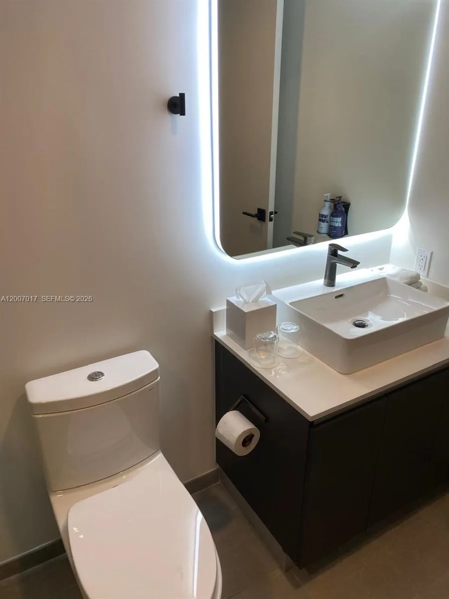 227 NE 2nd St # 1910, Miami, FL 33132 photo 6