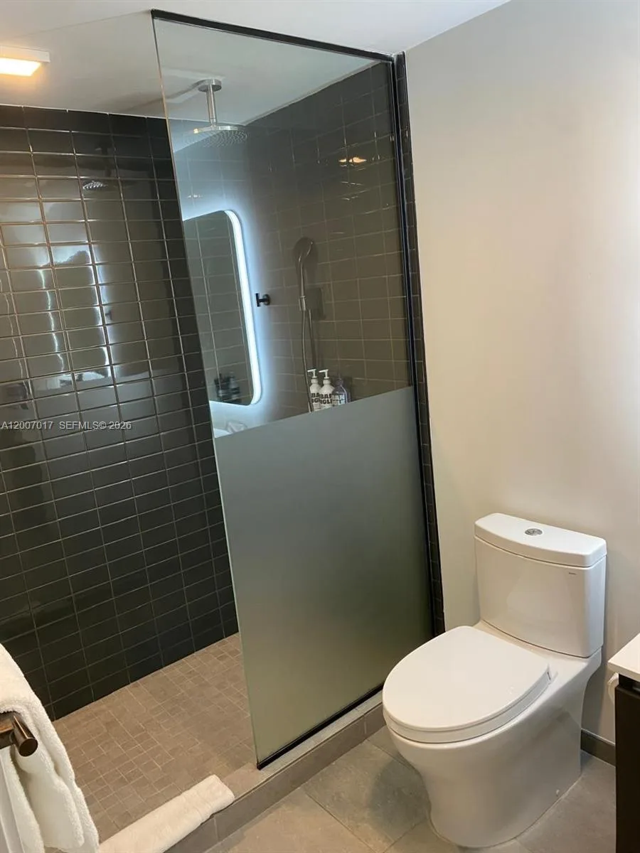 227 NE 2nd St # 1910, Miami, FL 33132 photo 7