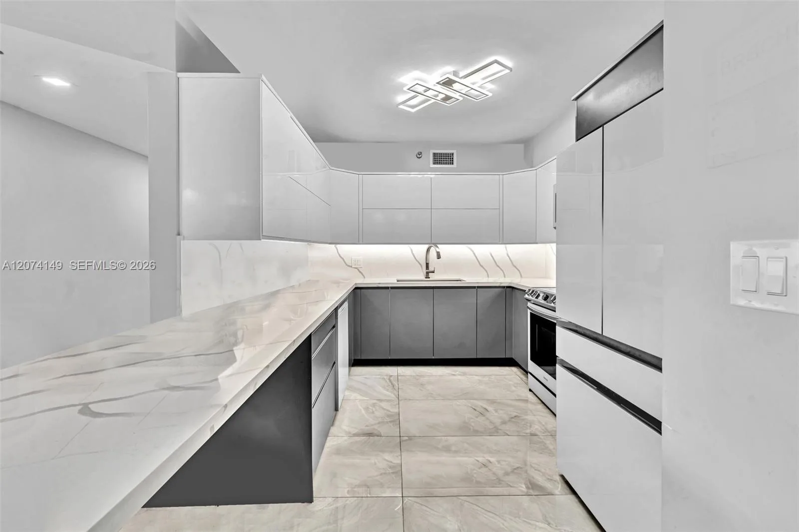 3530 Mystic Pointe Dr # 411, Aventura, FL 33180 photo 9