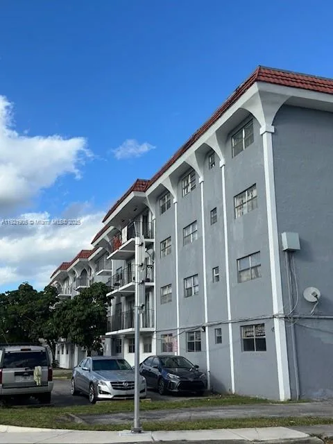 13725 NE 6th Ave # 209, North Miami, FL 33161 photo 2