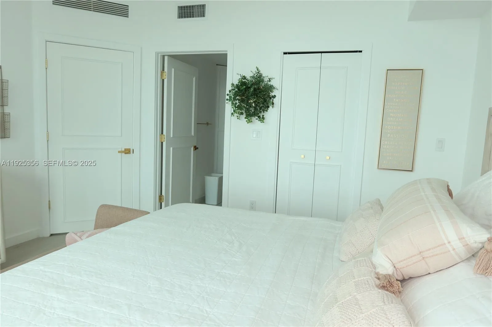 500 Brickell Ave # 3902, Miami, FL 33131 photo 11
