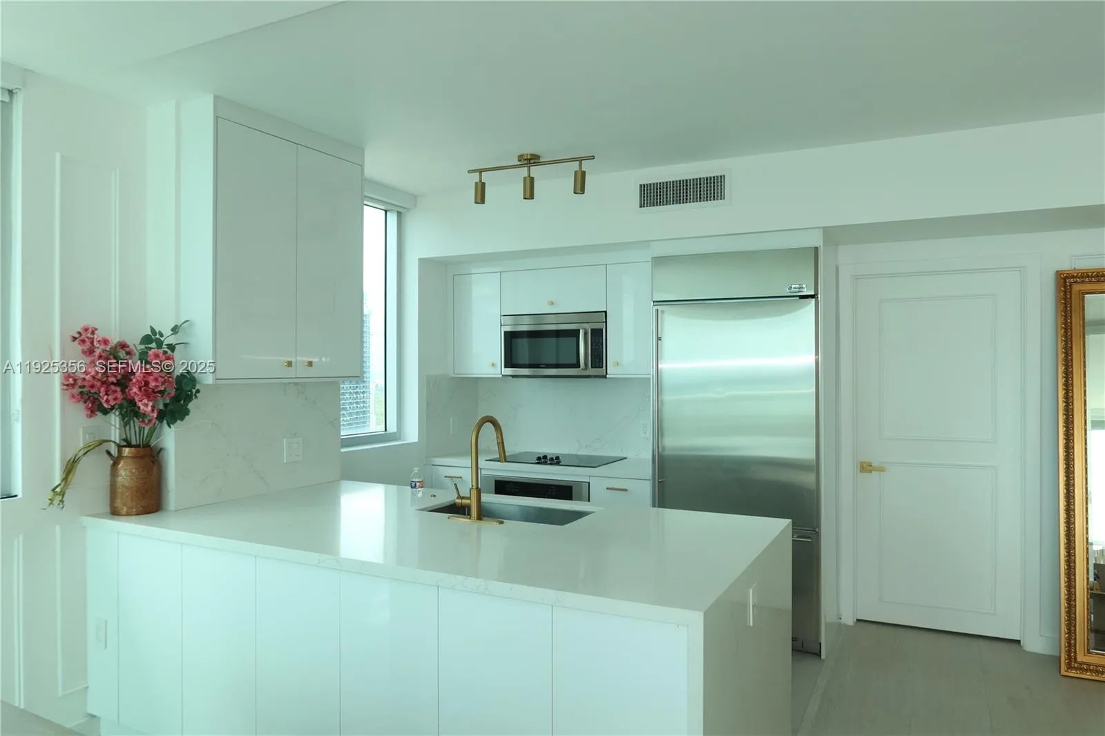 500 Brickell Ave # 3902, Miami, FL 33131 photo 5