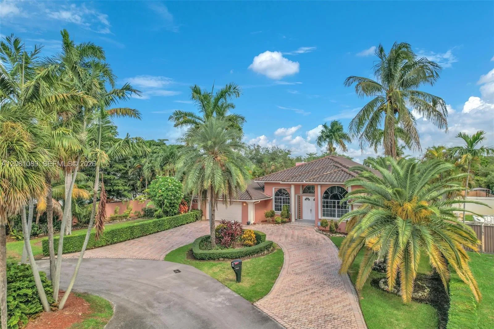 10485 NW 132nd St, Hialeah Gardens, FL 33018