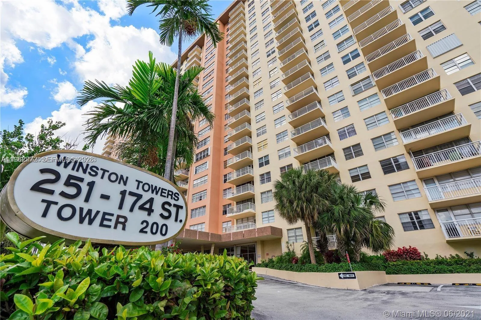 251 174th St # 1715, Sunny Isles Beach, FL 33160 photo 4