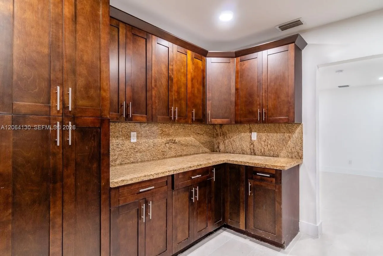 320 NE 160th St, Miami, FL 33162 photo 10